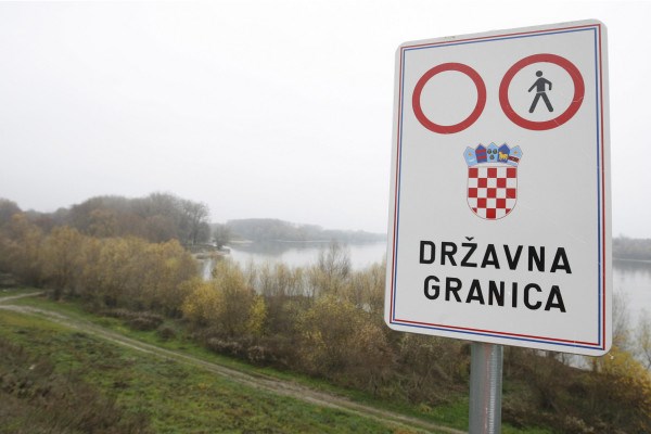 Policijska potjera u zoru: Rumunjski državljanin s migrantima u vozilu